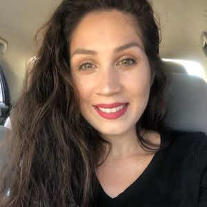 Meet your Posher, Davina